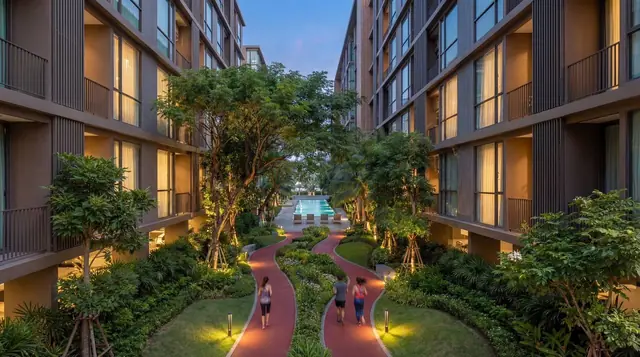Aceller Hotel & Residence — Беговая дорожка вечером, Чалонг, Пхукет