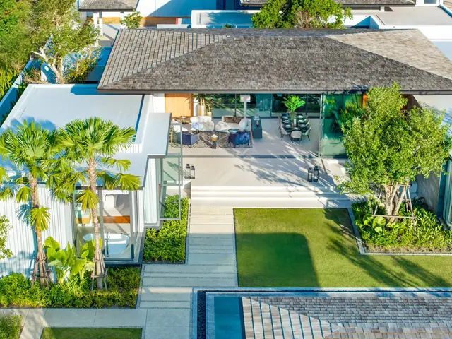 Botanica Grand Avenue — Modern Elegant · Крытая терраса с высоты, Лаян, Пхукет