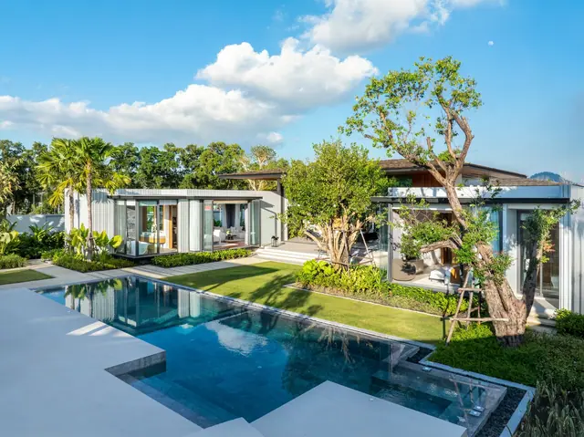 Botanica Grand Avenue — Modern Elegant · Бассейн вдоль спального корпуса, Лаян, Пхукет