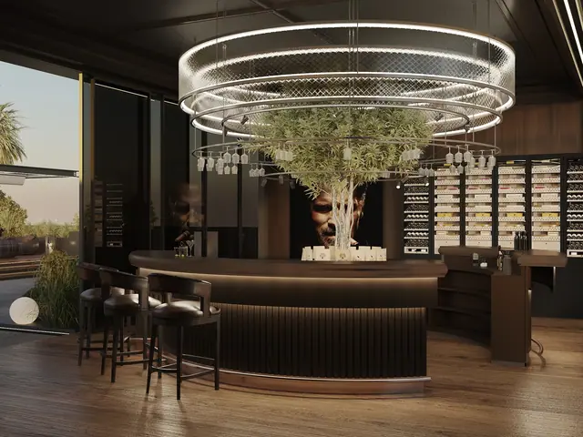 Hennessy Residence Karon — Сигарный бар с витриной и деревом, Карон и Ката, Пхукет