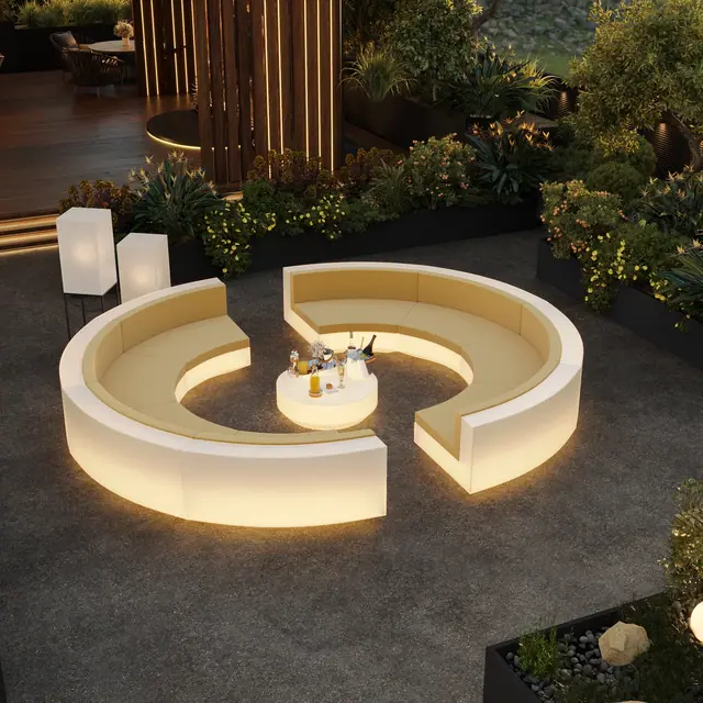 Hennessy Residence Karon — Подсвеченный круглый диван в саду, Карон и Ката, Пхукет