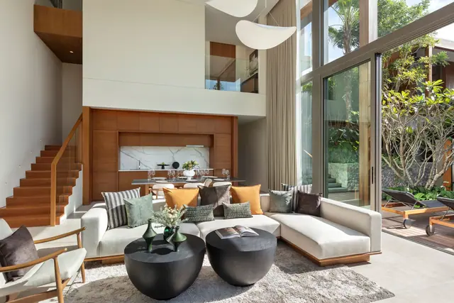 Kiara Reserve Residence Villas — Гостиная с двойным светом · вилла 3 спальни, Лаян, Пхукет