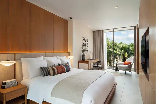 Kiara Reserve Residence Villas — Спальня с видом в сад · вилла 3 спальни, Лаян, Пхукет