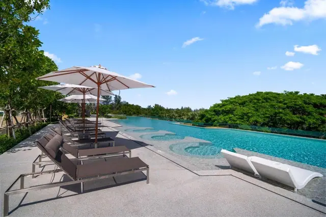 Laguna Beach Residences Reef — Бассейн-инфинити и шезлонги, Банг Тао и Лагуна, Пхукет
