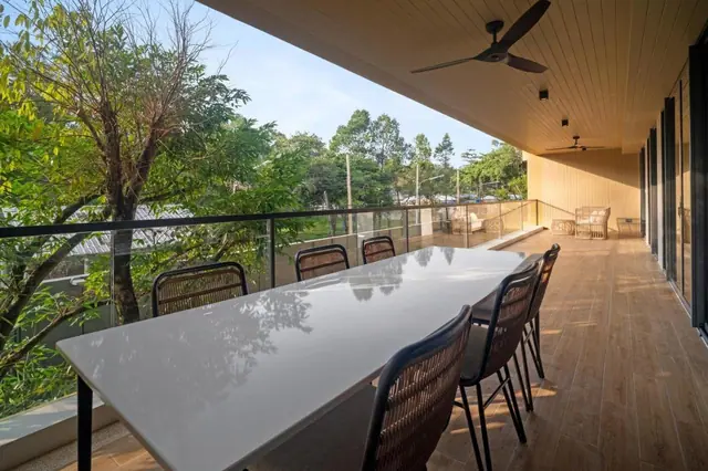 Laguna Beach Residences Reef — Ланай с видом на кроны деревьев, Банг Тао и Лагуна, Пхукет