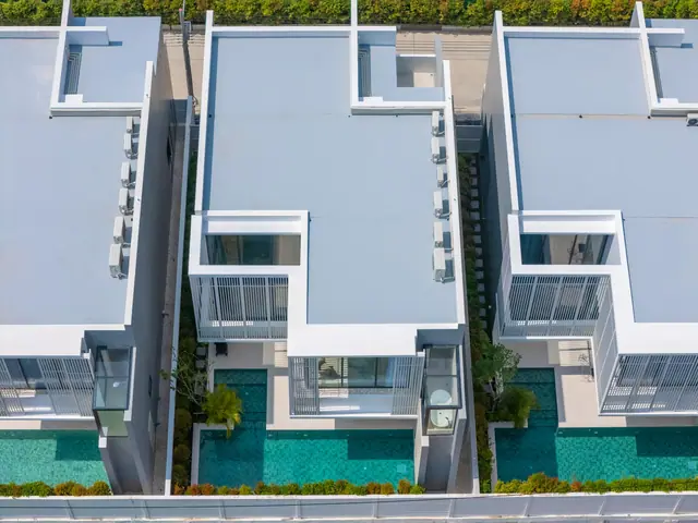 Larimar Villas — Бассейны вилл с высоты, Чалонг, Пхукет