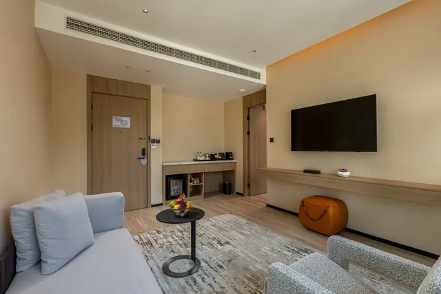 Laya Resort Phuket — Гостиная сьюта, Лаян, Пхукет
