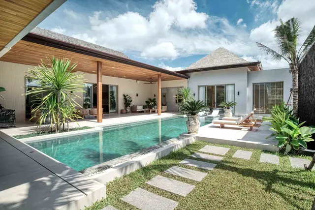 Layan Lucky Villas II — Бассейн и лужайка, Лаян, Пхукет
