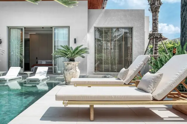 Layan Lucky Villas II — Лежаки на деке, Лаян, Пхукет