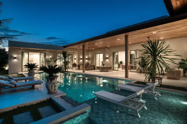 Layan Lucky Villas II — Терраса и бассейн ночью, Лаян, Пхукет