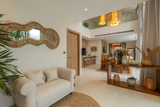 Mouana Grande Chalong Bay — Гостиная с видом на кухню, Чалонг, Пхукет