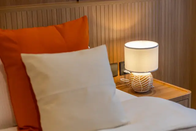 Mouana Grande Chalong Bay — Изголовье кровати в спальне, Чалонг, Пхукет