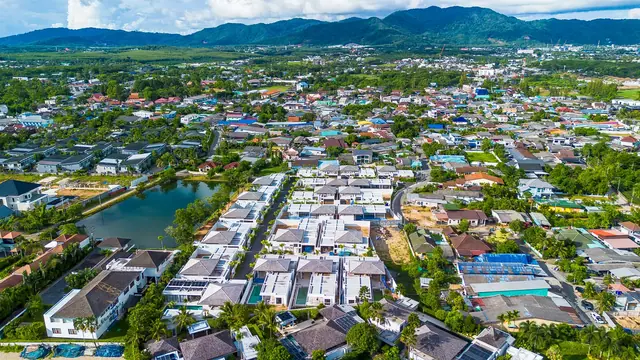 Mouana Serenity Cherng Talay — Посёлок и озеро с высоты, Банг Тао и Лагуна, Пхукет