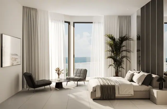 Next Point Condominium — Мастер-спальня с креслами у панорамного окна · угловая квартира, Раваи и Най Харн, Пхукет