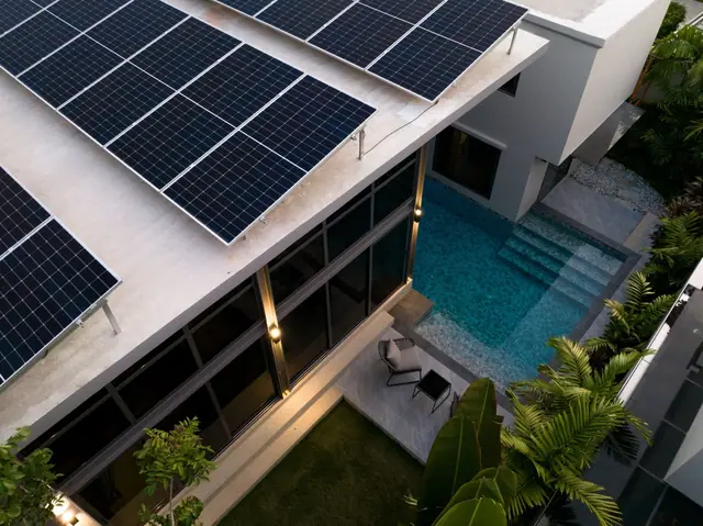 Riverhouse Phuket — Кровля с панелями и бассейн сверху, Банг Тао и Лагуна, Пхукет