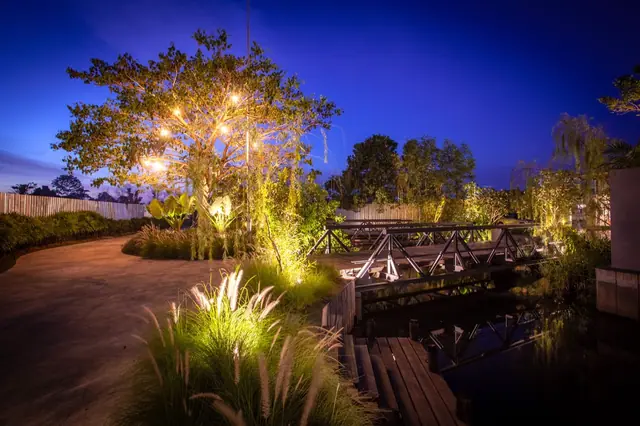 Riverhouse Phuket — Сад и терраса вечером, Банг Тао и Лагуна, Пхукет