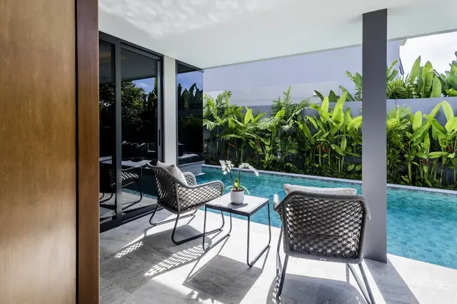 Riverhouse Phuket — Кресла и столик у бассейна, Банг Тао и Лагуна, Пхукет