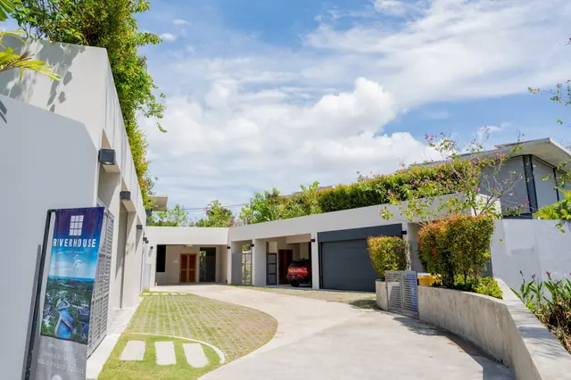 Riverhouse Phuket — Въезд и вывеска, Банг Тао и Лагуна, Пхукет
