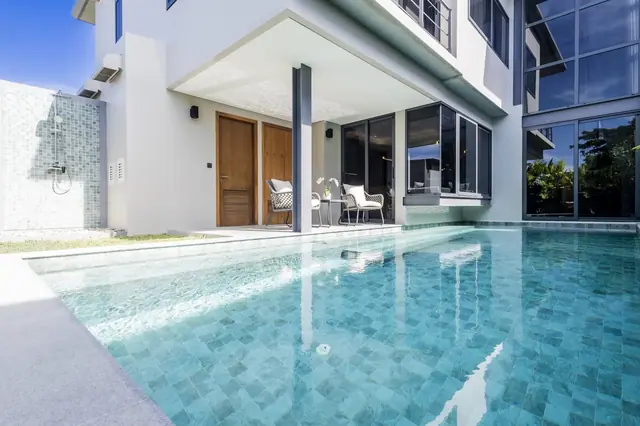 Riverhouse Phuket — Бассейн и фасад виллы, Банг Тао и Лагуна, Пхукет