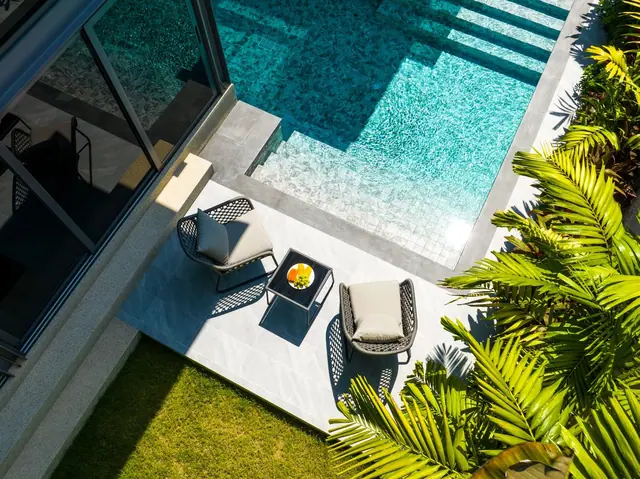 Riverhouse Phuket — Бассейн и лежаки сверху, Банг Тао и Лагуна, Пхукет