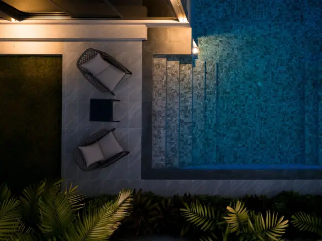 Riverhouse Phuket — Бассейн ночью с лежаками, Банг Тао и Лагуна, Пхукет
