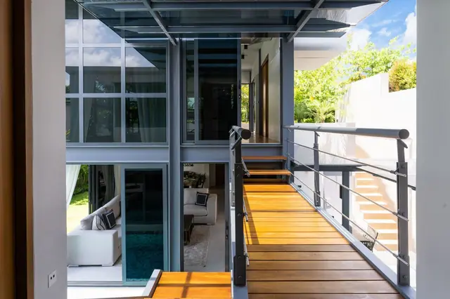 Riverhouse Phuket — Деревянный мостик над бассейном, Банг Тао и Лагуна, Пхукет
