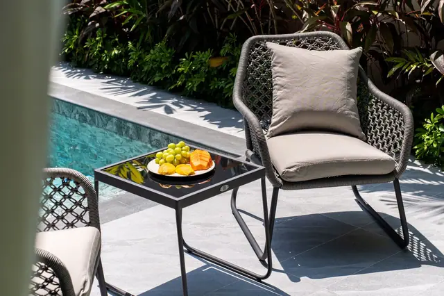 Riverhouse Phuket — Кресла и столик у бассейна, Банг Тао и Лагуна, Пхукет