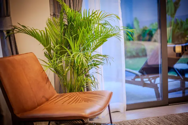 Riverhouse Phuket — Кресло у окна с видом на бассейн, Банг Тао и Лагуна, Пхукет