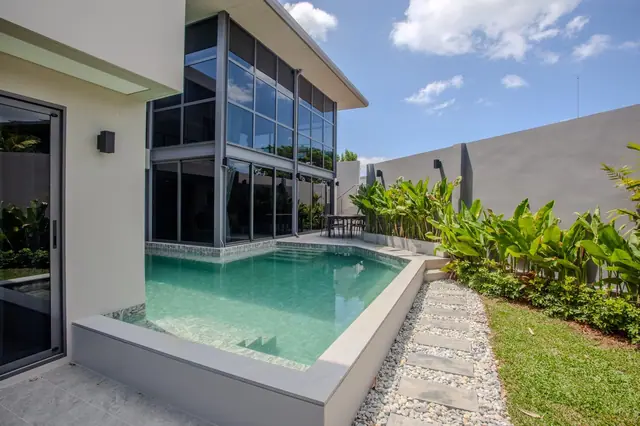Riverhouse Phuket — Бассейн и стеклянный фасад, Банг Тао и Лагуна, Пхукет