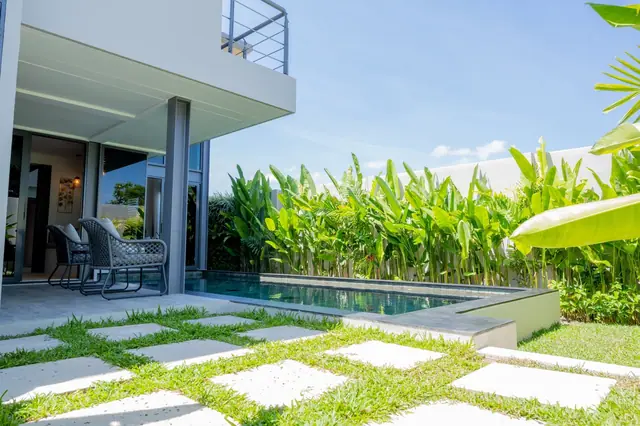 Riverhouse Phuket — Лужайка и дорожка, Банг Тао и Лагуна, Пхукет