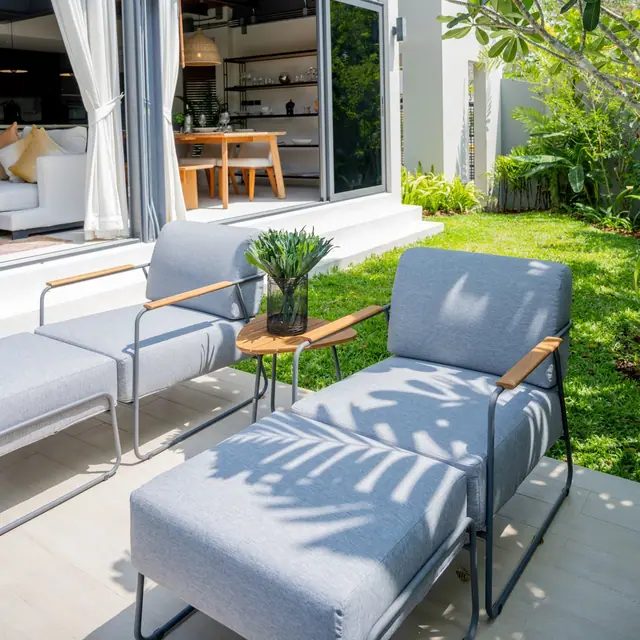 Riverhouse Phuket — Лаунж-мебель у лужайки, Банг Тао и Лагуна, Пхукет