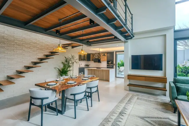 Riverhouse Phuket — Столовая и лестница, Банг Тао и Лагуна, Пхукет