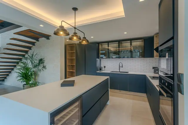 Riverhouse Phuket — Кухня и лестница, Банг Тао и Лагуна, Пхукет