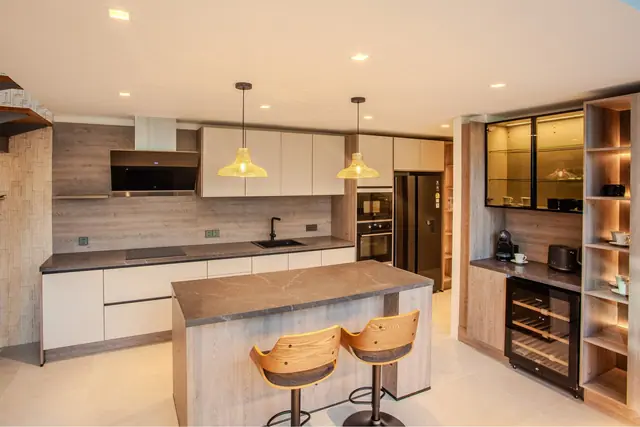 Riverhouse Phuket — Кухня с барной стойкой, Банг Тао и Лагуна, Пхукет