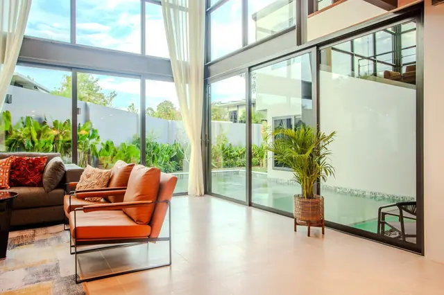 Riverhouse Phuket — Гостиная у панорамного окна, Банг Тао и Лагуна, Пхукет