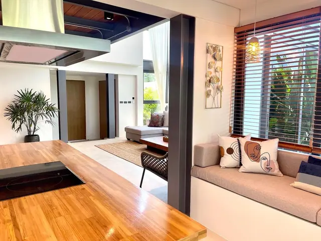 Riverhouse Phuket — Обеденный стол и гостиная, Банг Тао и Лагуна, Пхукет