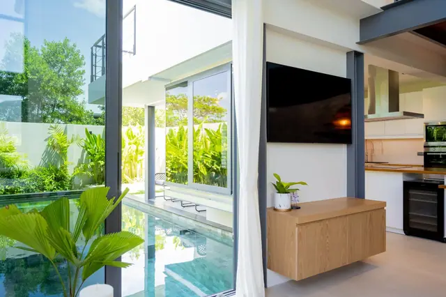 Riverhouse Phuket — Гостиная с видом на бассейн, Банг Тао и Лагуна, Пхукет