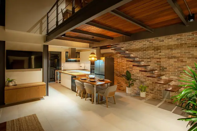 Riverhouse Phuket — Столовая у кирпичной стены, Банг Тао и Лагуна, Пхукет