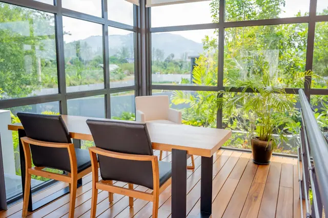 Riverhouse Phuket — Стол на антресоли-террасе, Банг Тао и Лагуна, Пхукет