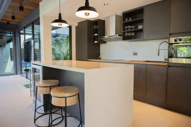 Riverhouse Phuket — Кухня с барной стойкой, Банг Тао и Лагуна, Пхукет