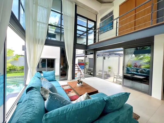 Riverhouse Phuket — Гостиная с видом на бассейн, Банг Тао и Лагуна, Пхукет