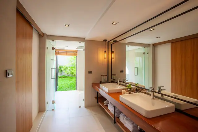Riverhouse Phuket — Коридор и ванная, Банг Тао и Лагуна, Пхукет