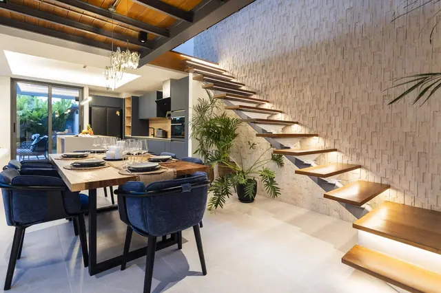 Riverhouse Phuket — Столовая и лестница, Банг Тао и Лагуна, Пхукет