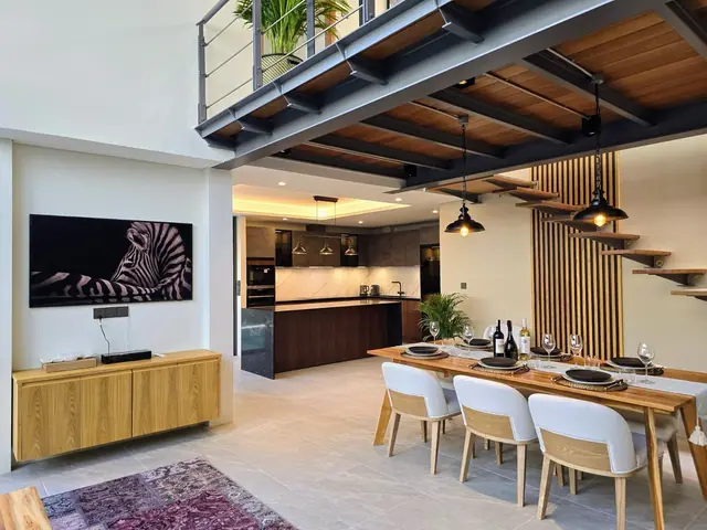 Riverhouse Phuket — Гостиная-столовая и кухня, Банг Тао и Лагуна, Пхукет