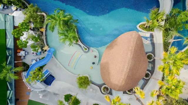 Sea Heaven Beachfront Phase 3.1 — Бассейн с горками, вид сверху, Лаян, Пхукет