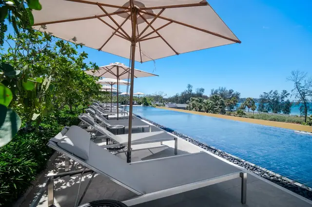 Seashore Laguna Beach Residences — Шезлонги у бассейна, Банг Тао и Лагуна, Пхукет