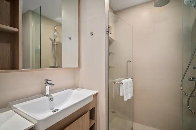 Skypark Aurora — Квартира 2A-2 · 2 спальни, 40 м² · первый этаж с садом, Банг Тао и Лагуна, Пхукет