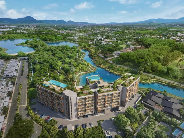 Skypark Elara Lakelands — Район Lakelands с высоты, Банг Тао и Лагуна, Пхукет