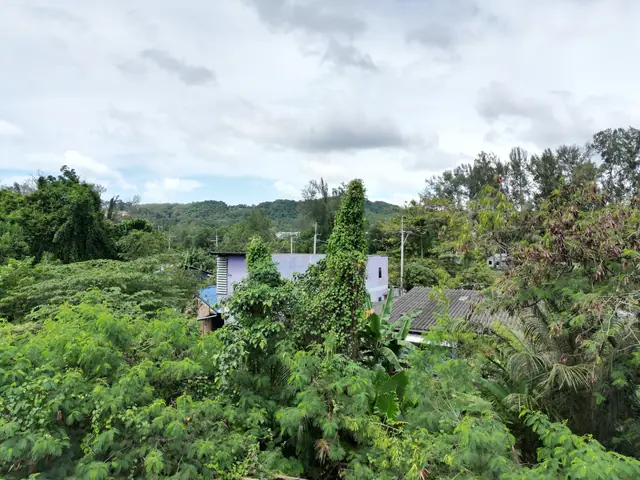 Sun Hills Lakeside Phuket — Вид на соседние дома и лес, Банг Тао и Лагуна, Пхукет