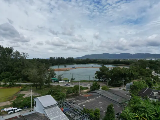Sun Hills Lakeside Phuket — Вид на озеро и застройку, Банг Тао и Лагуна, Пхукет